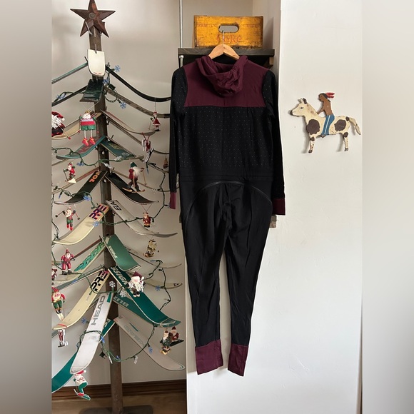 Mons Royale Women's The Monsie One Piece - Picture 9 of 9